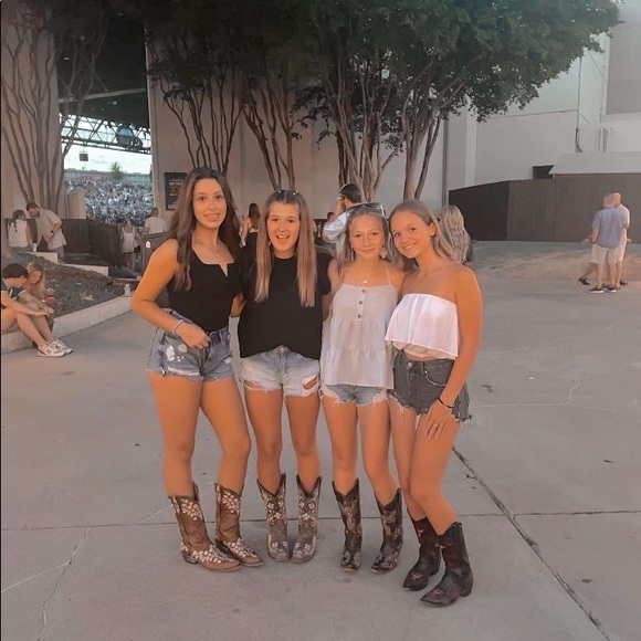 Meet your Posher, Savannah - Picture 1 of 3